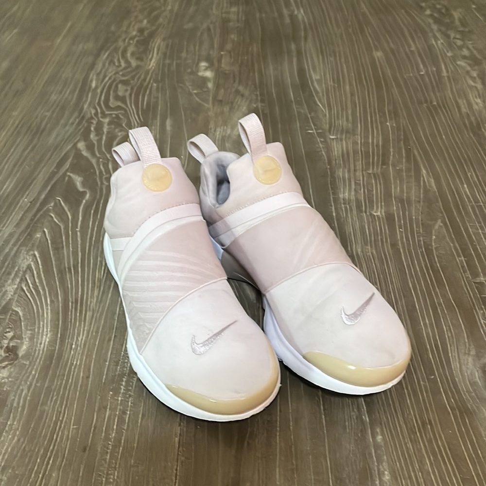 Nike 6Y Soft Pink Sneakers